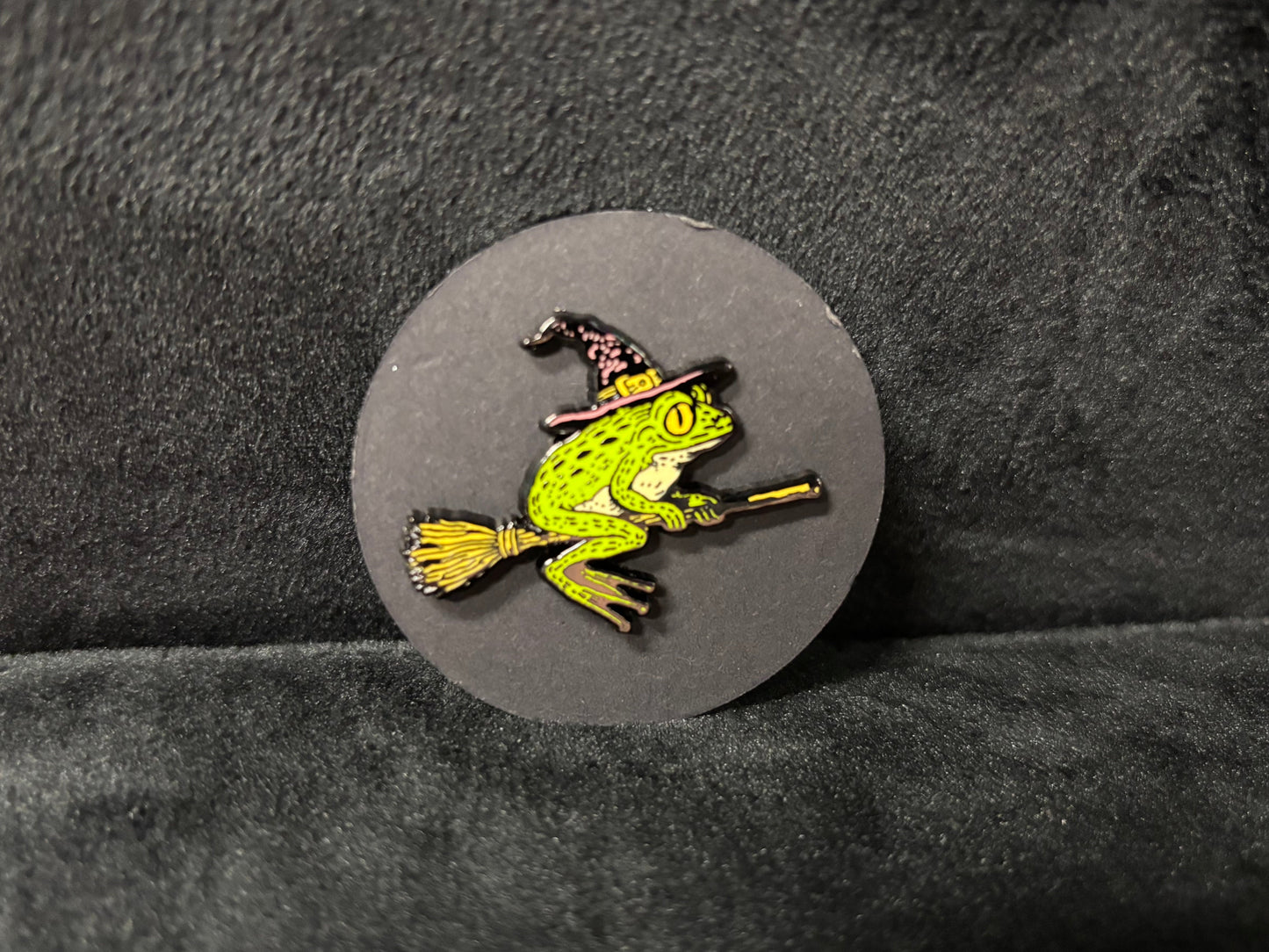 Witch Frog - Pin