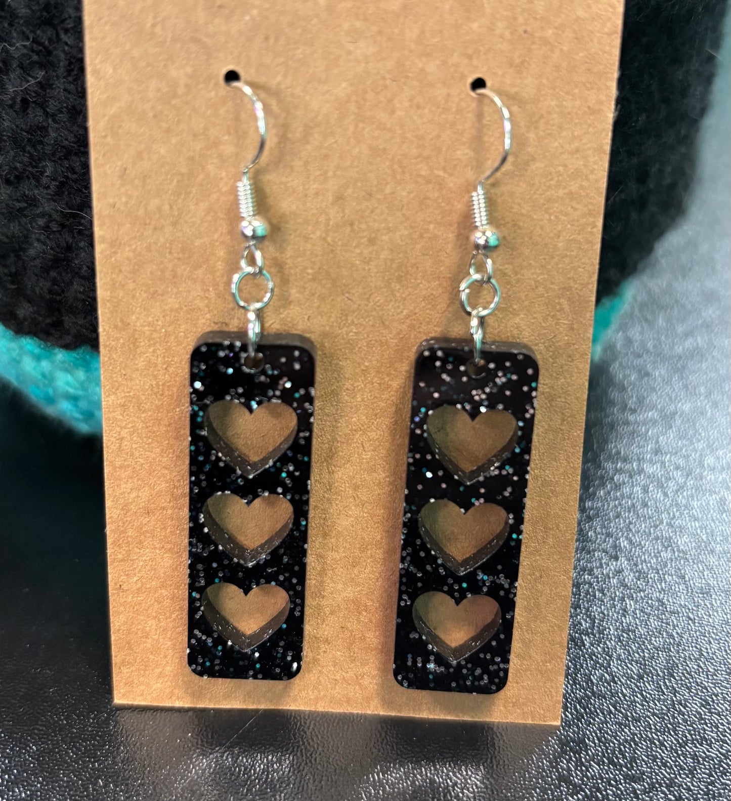 Sparkle Black Heart Bar - Earrings