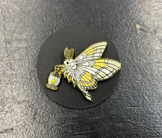 Large Gold Moth with Lamp - Pin