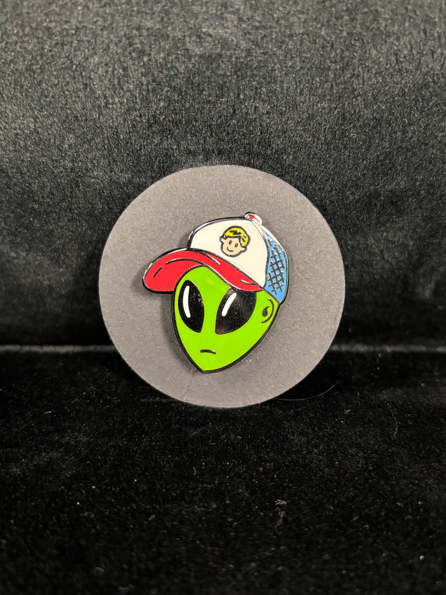 Alien Visitor - Pin