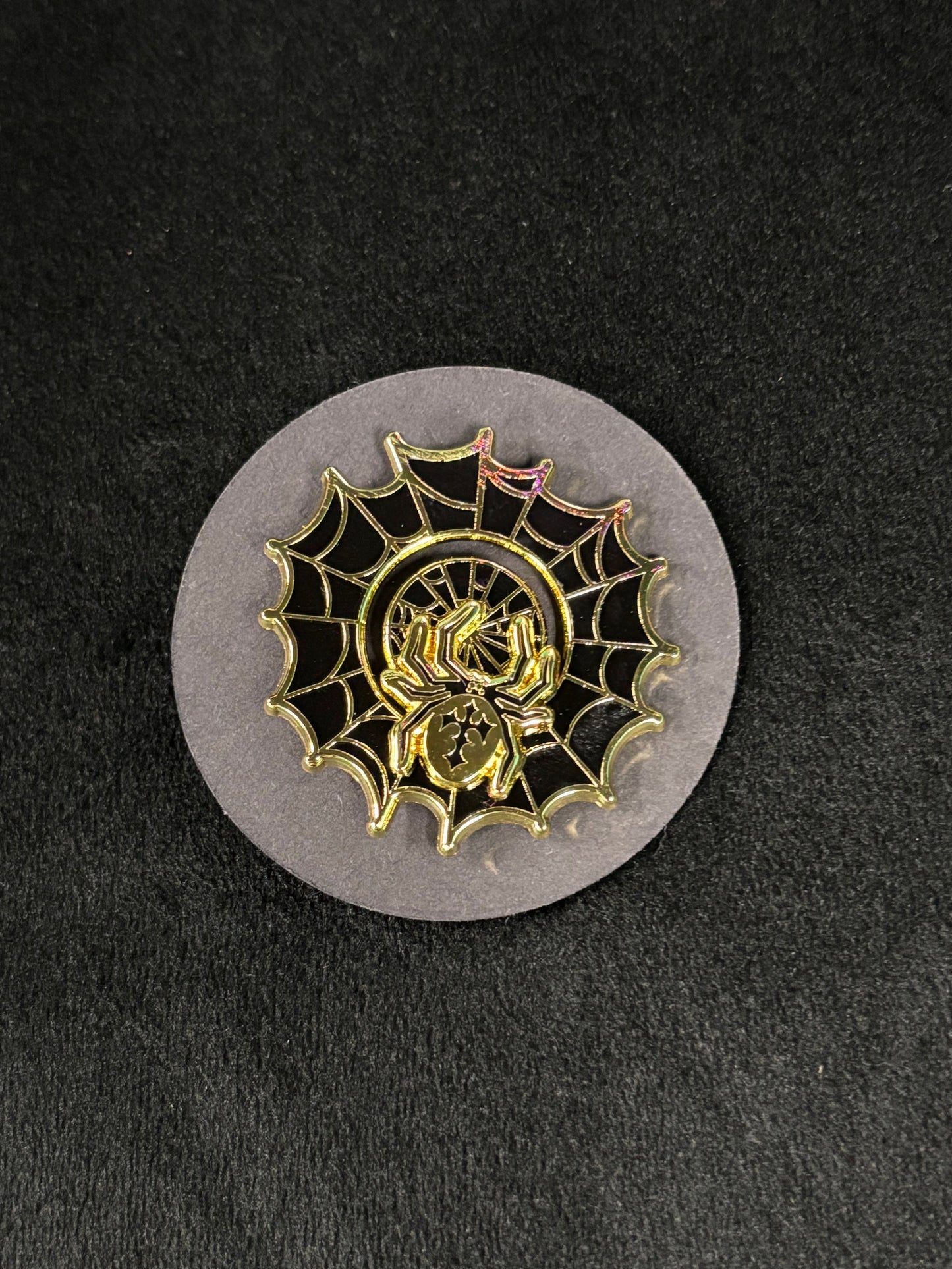 Gold Spinning Spider - Pin