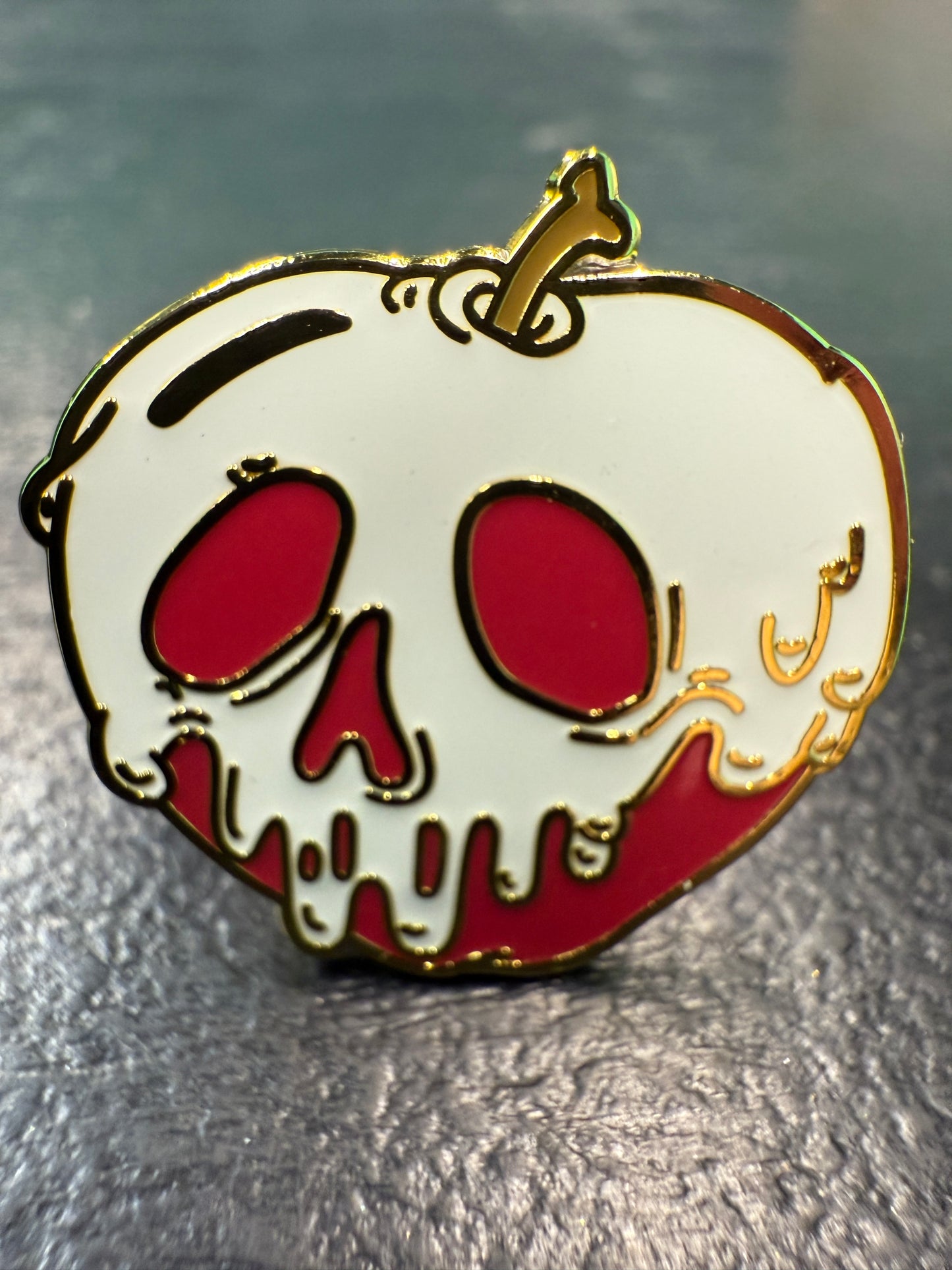 Poison Apple - pin